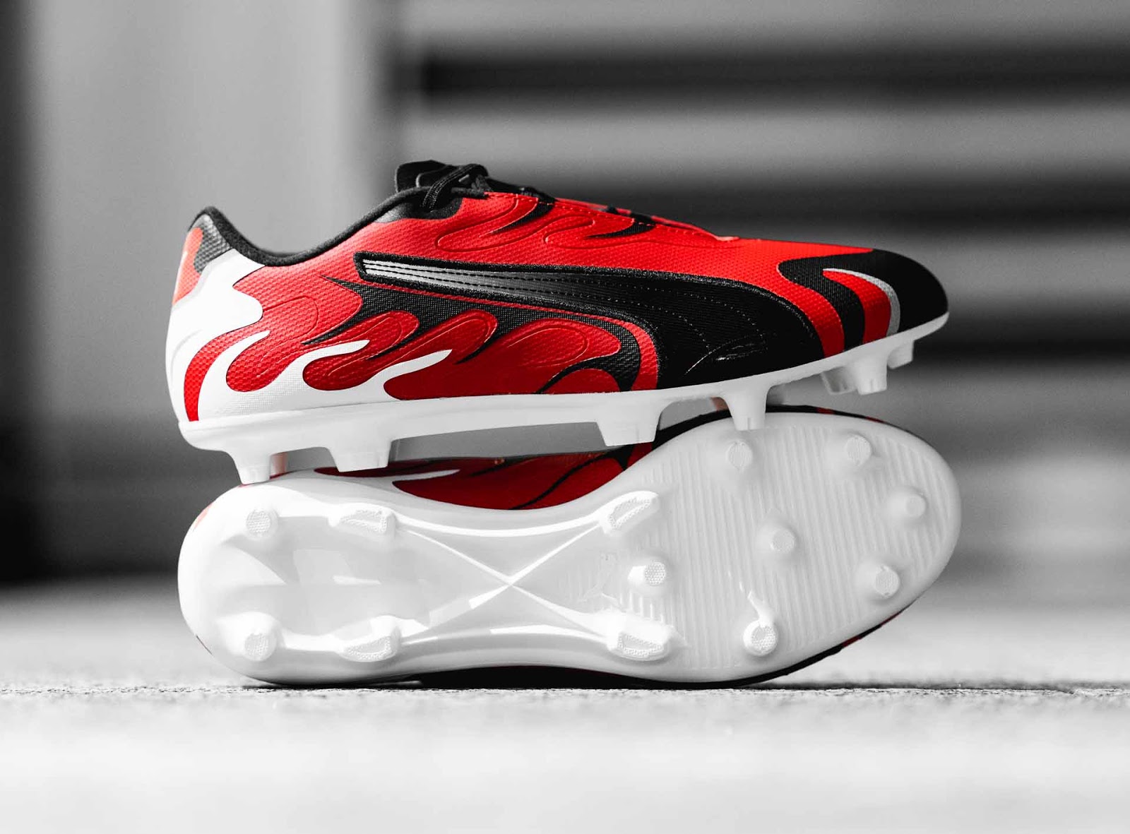 Puma retro football deals boots